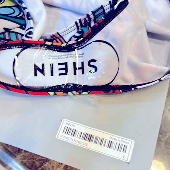 NEW-Floral Print-Gold Chain Linked Shoulder-1
Piece Swimsuit-Multicolor-L (8/12) - Picture 5 of 6